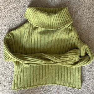 Green thick turtleneck sweater. Size medium.